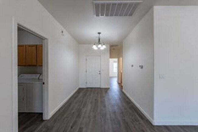 Foto del edificio - This home sounds like a wonderful place to...