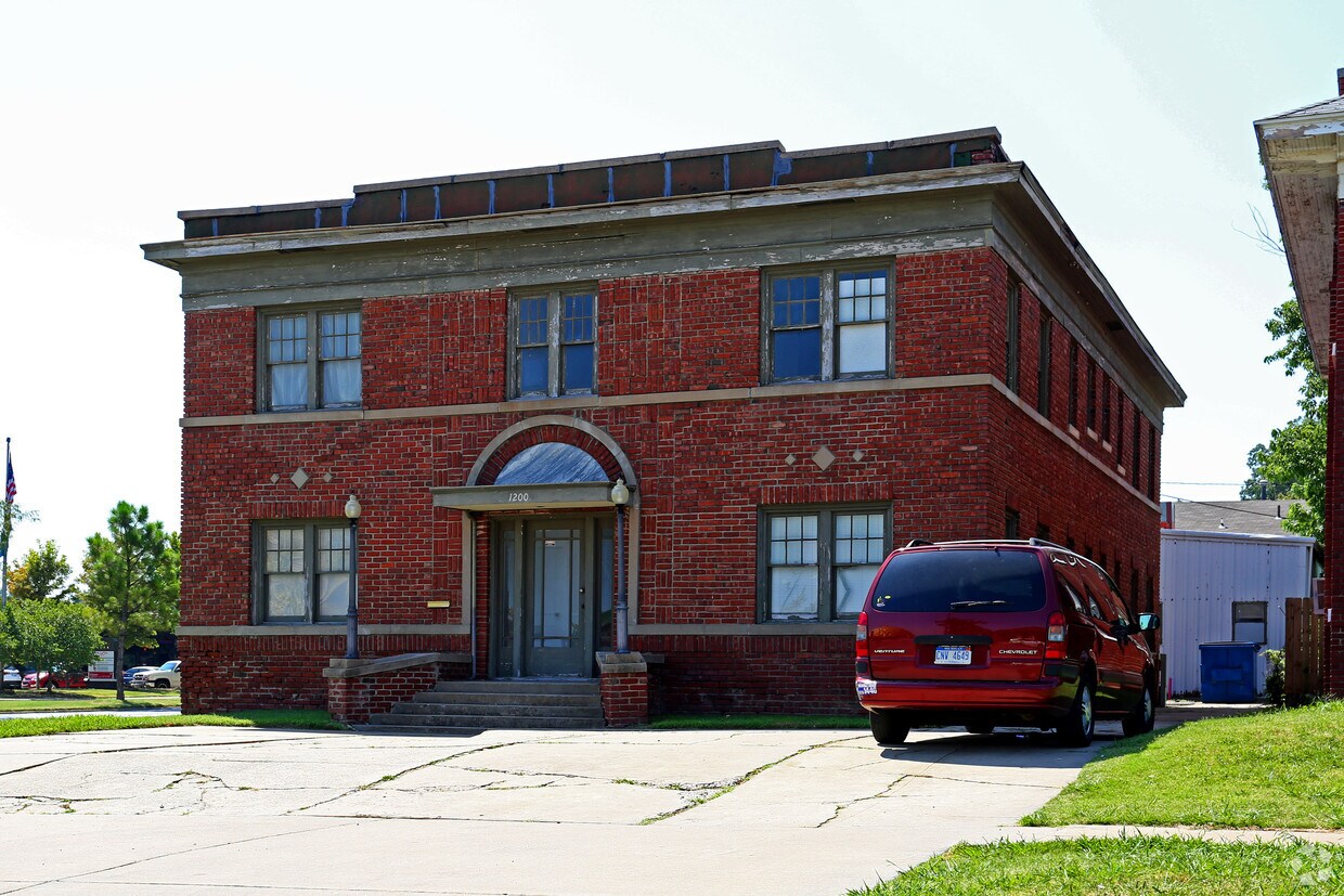 Building Photo - 1200 NW 22nd