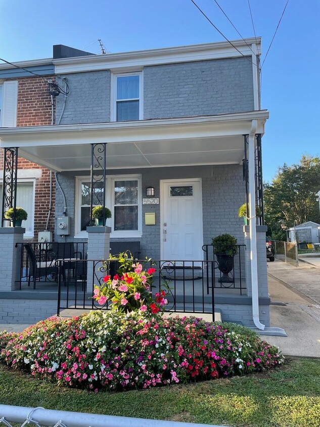 Primary Photo - Beautiful 2 BR/2 BA EOG Townhome in Marsha...