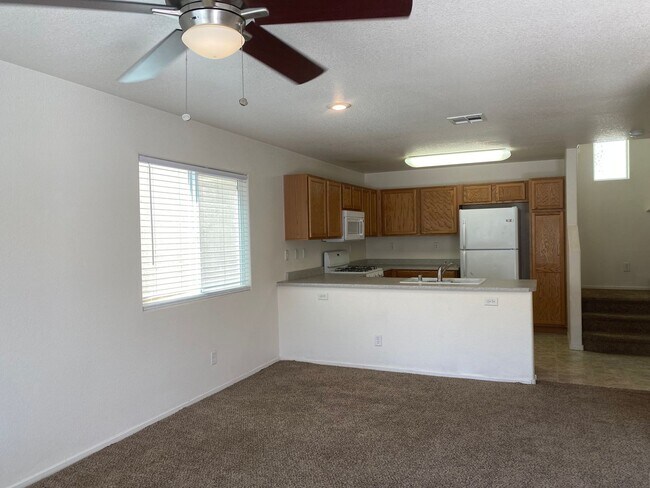 Foto del edificio - Beautiful Silverado Ranch Home