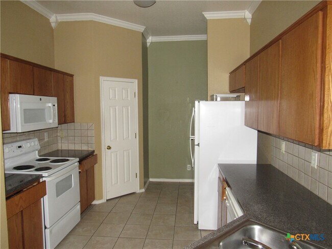 Foto del edificio - 4301 Elms Run Cir