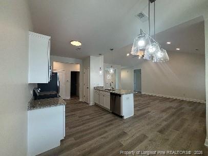 Foto del edificio - 645 Glensford Dr
