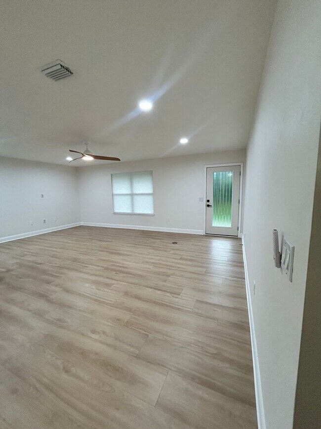 Foto del edificio - 1759 Fuller Dr