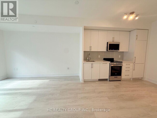 Photo du bâtiment - 2450 Old Bronte Rd