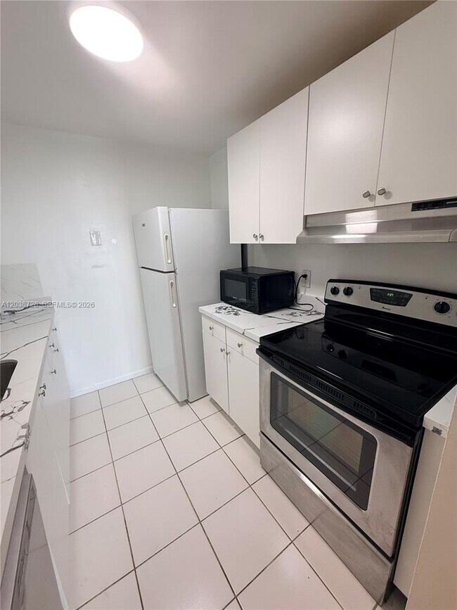 Foto del edificio - 2350 NE 135th St