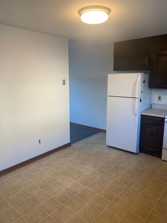 Eat in Kitchen With Dishwasher - 28 Horton St