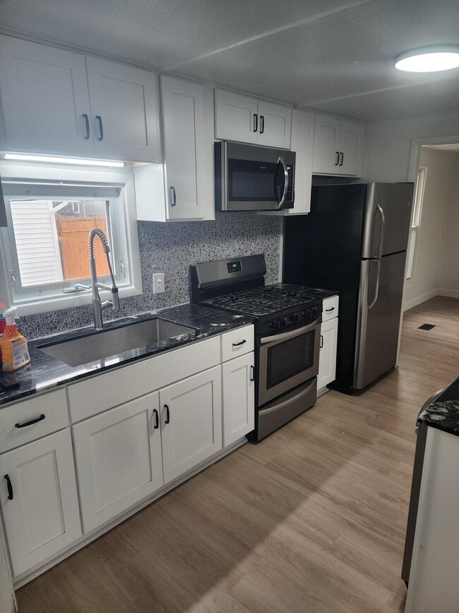 Building Photo - 121 Beals St