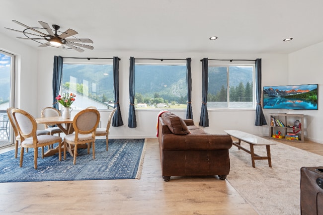 Building Photo - 228 Jensen Rd