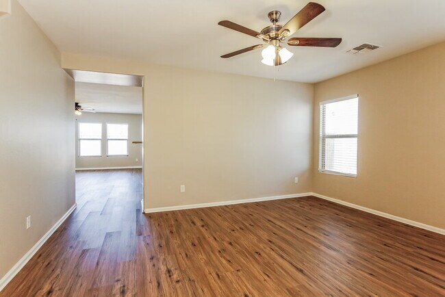 Foto del edificio - 4824 N 110th Ln