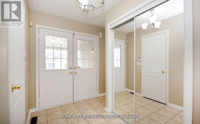 Photo du bâtiment - 613 Armstrong Blvd