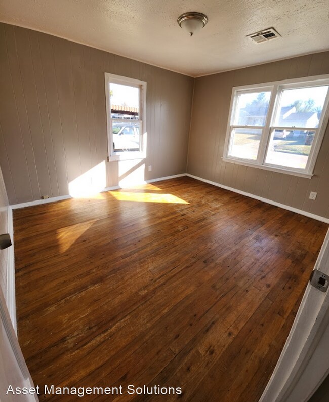 Building Photo - 3 br, 1.5 bath House - 4629 SE 20th St.