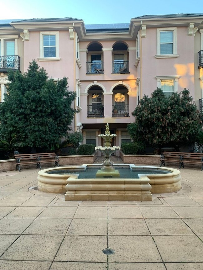 Building Photo - Luxurious Belvedere Condo Available Now!