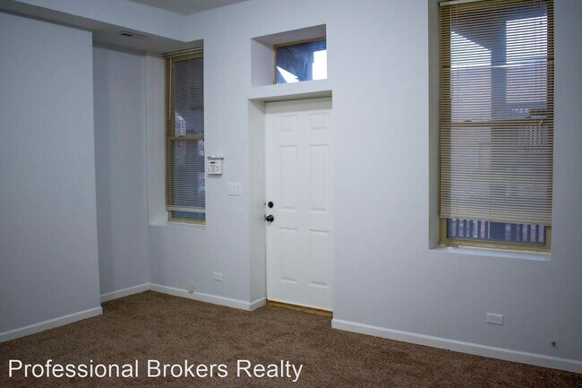 Building Photo - 3 br, 1.5 bath House - 752 E 43rd St, Unit 2E