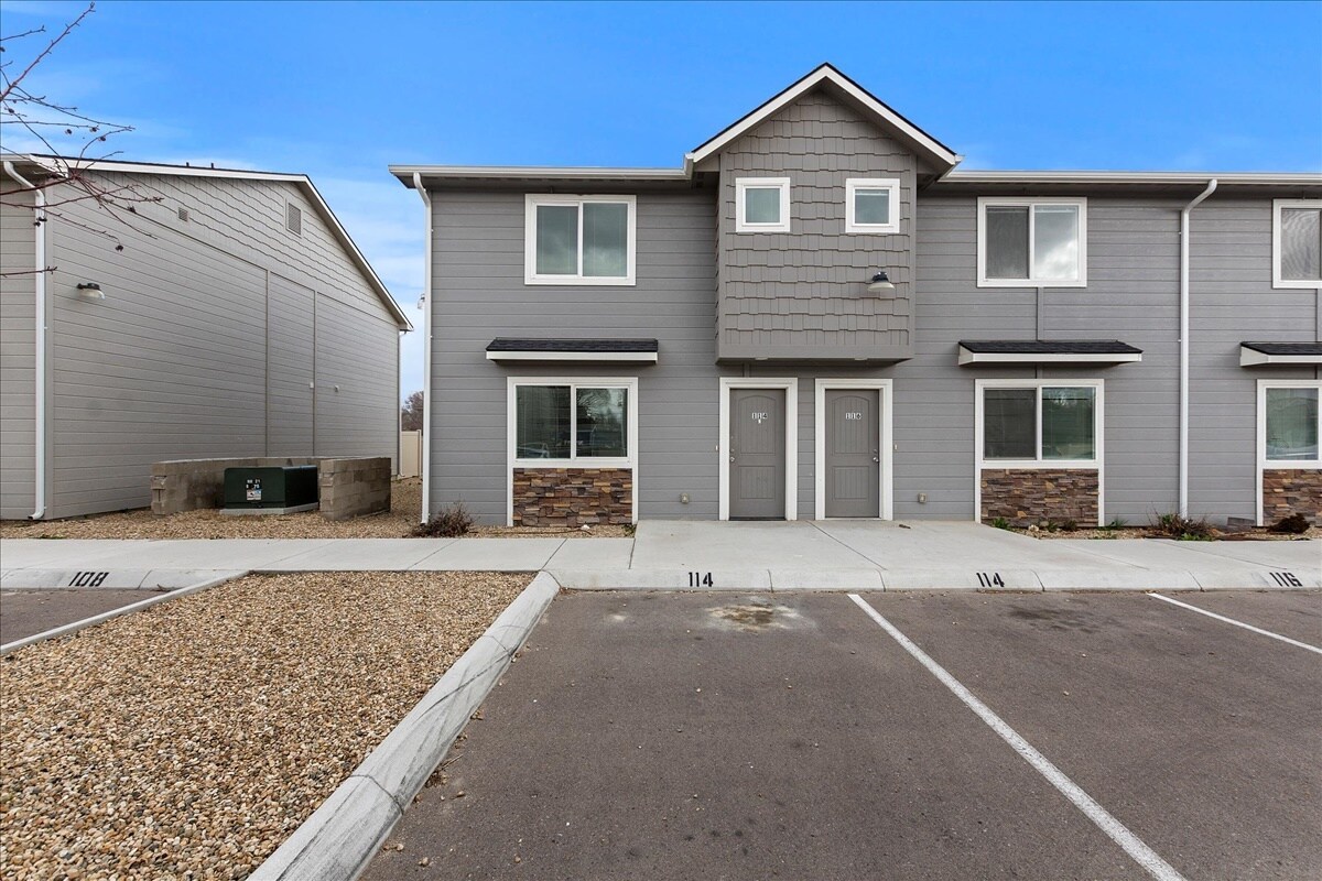 114 E Ravenna Ln, Nampa, ID 83687 Townhome Rentals in Nampa ID