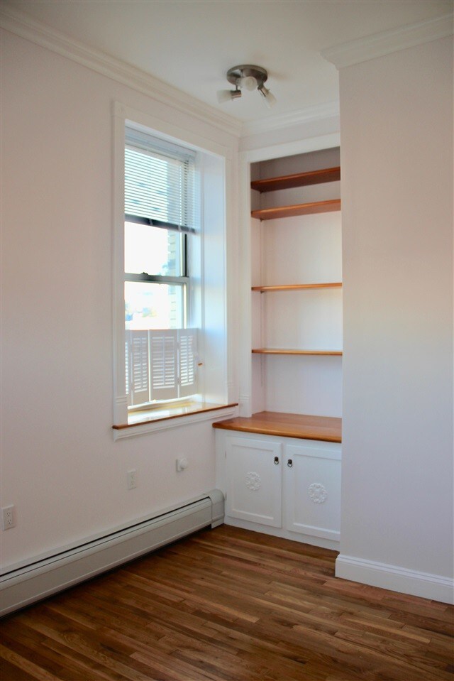 Building Photo - 319 Barrow St