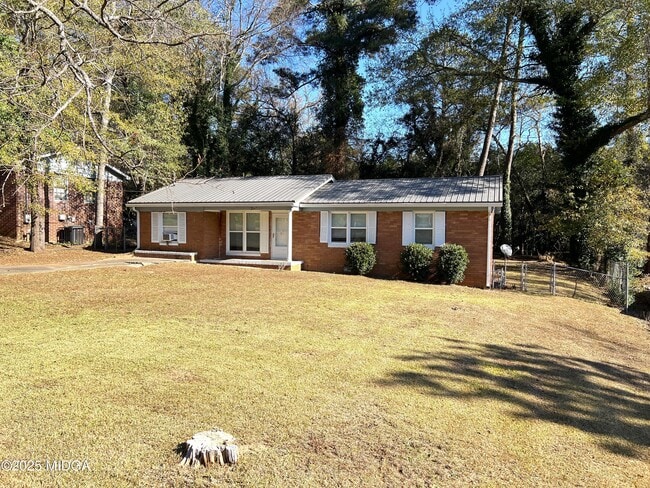 Building Photo - 3347 Thunderbird Rd