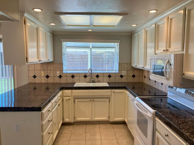Foto del edificio - 1113 Wildflower Dr