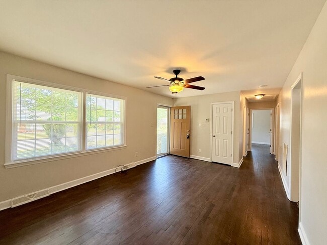 Foto del edificio - 4033 Fieldcrest Rd