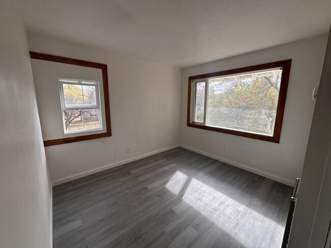 Building Photo - 2 bedroom, 1 bathroom House