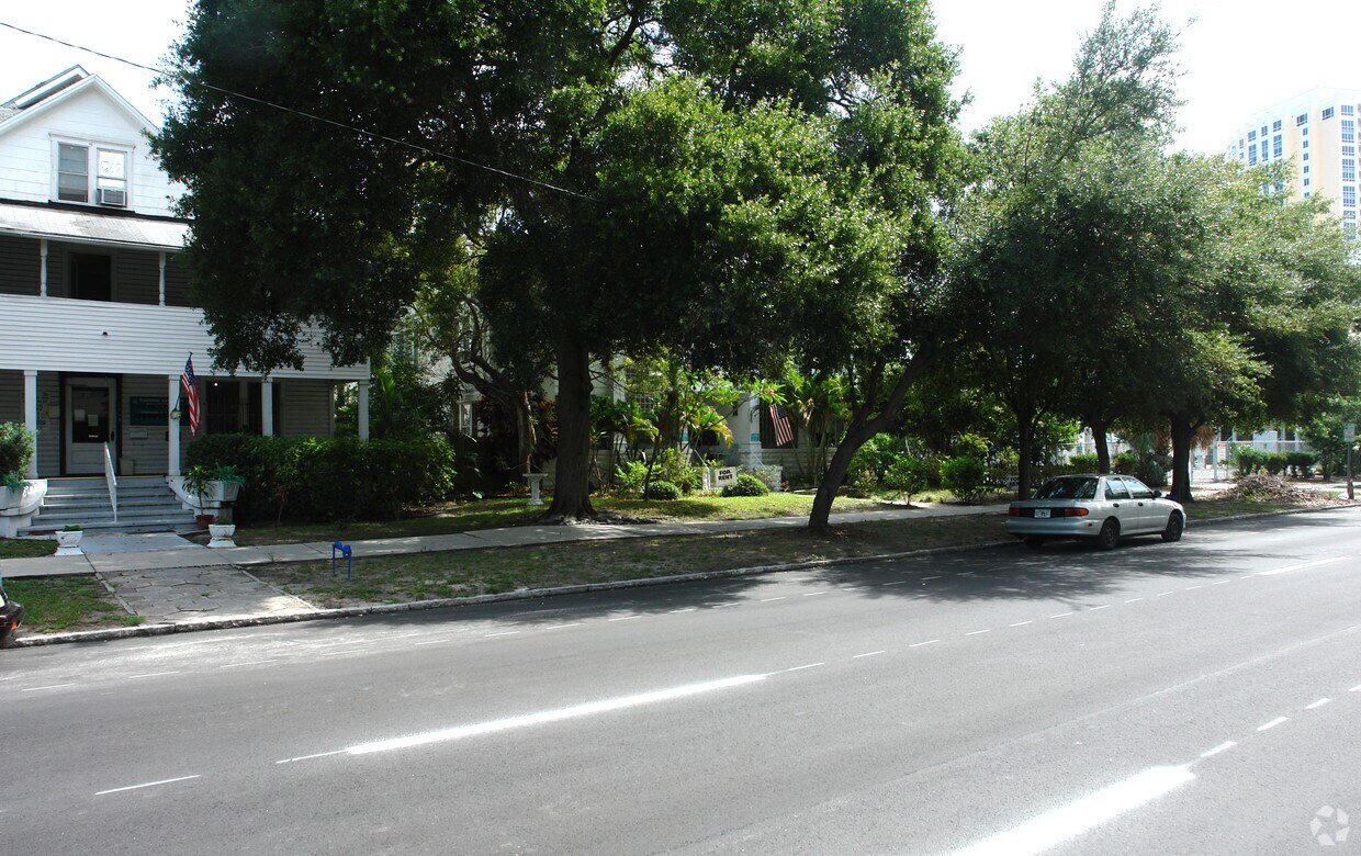 Building Photo - Southland Apartments