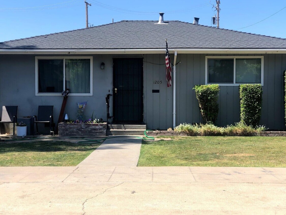 1205 F St Reedley Ca 93654 House For Rent In Reedley Ca Apartments Com