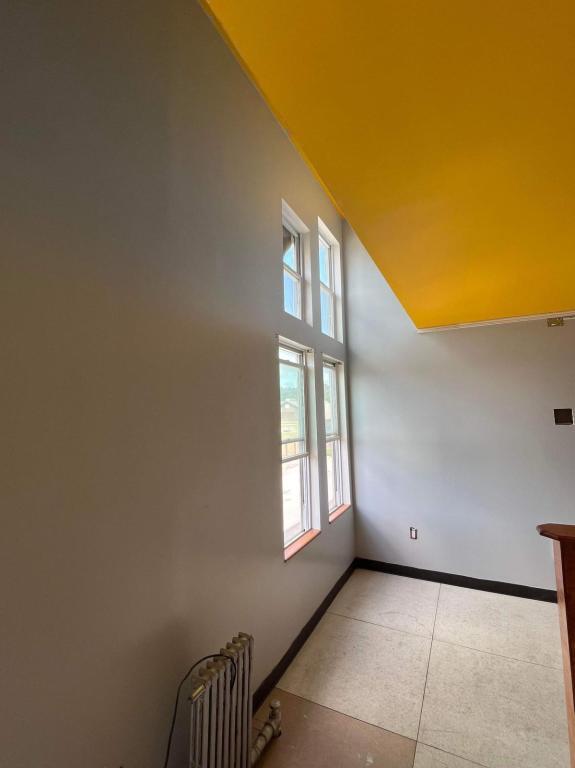 Foto del edificio - 270 N Main St