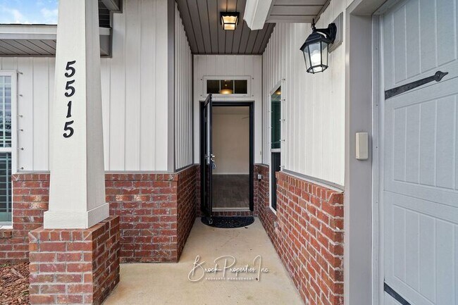 Building Photo - 5515 Peach Dr