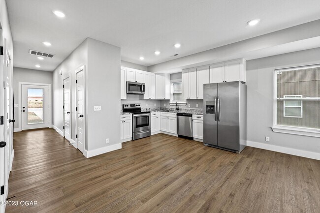 Building Photo - 2604 S Connor Ave