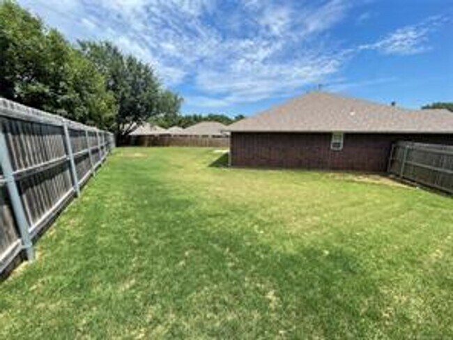 Foto del edificio - WOODCREEK ADDITION | PRIME LOCATION NEAR OU