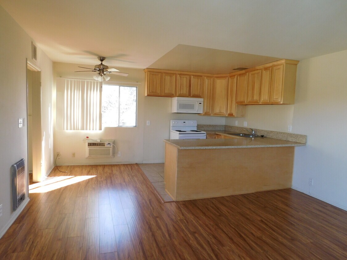 Foto principal - 6930 Fulton Ave