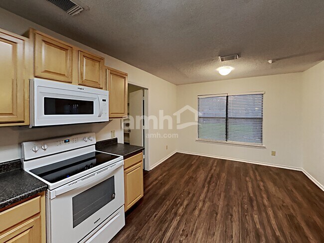 Foto del edificio - 8334 Tavern Pt