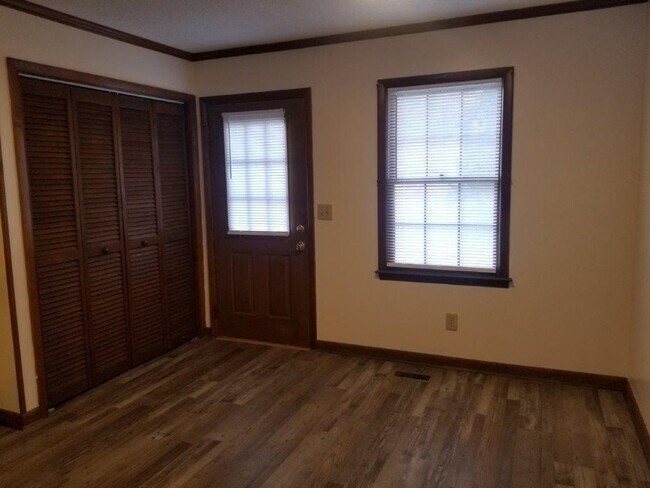 Foto del edificio - 117-B E John St