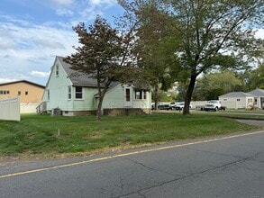 Building Photo - 97 Birch St