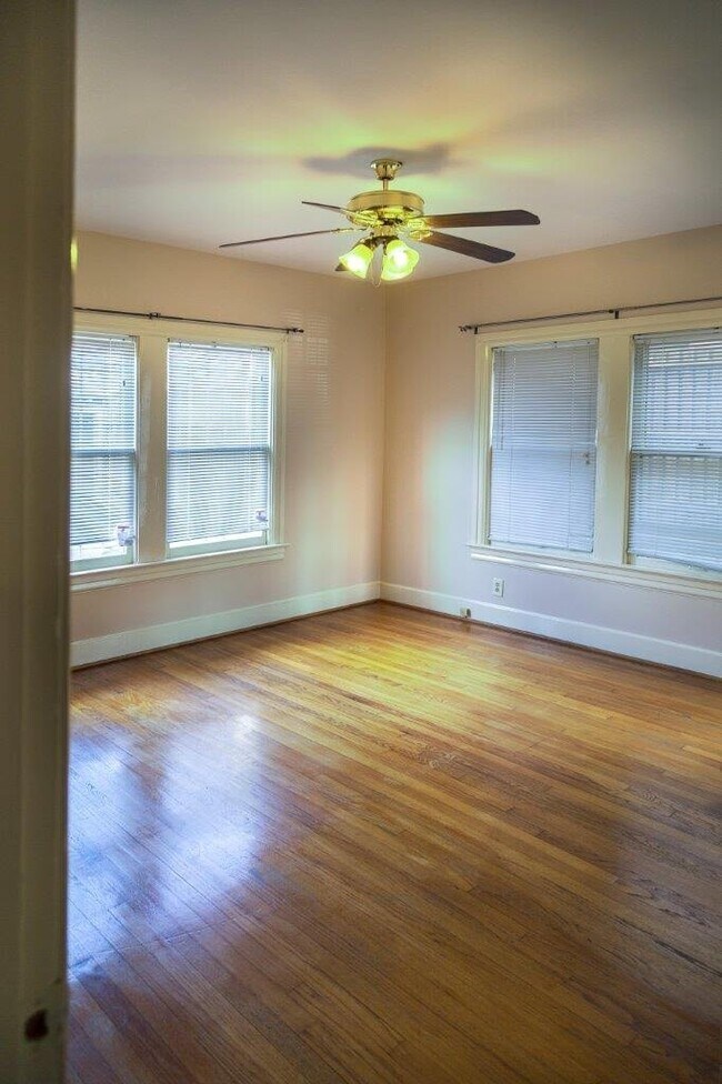 Foto del edificio - 4127 Prescott Ave