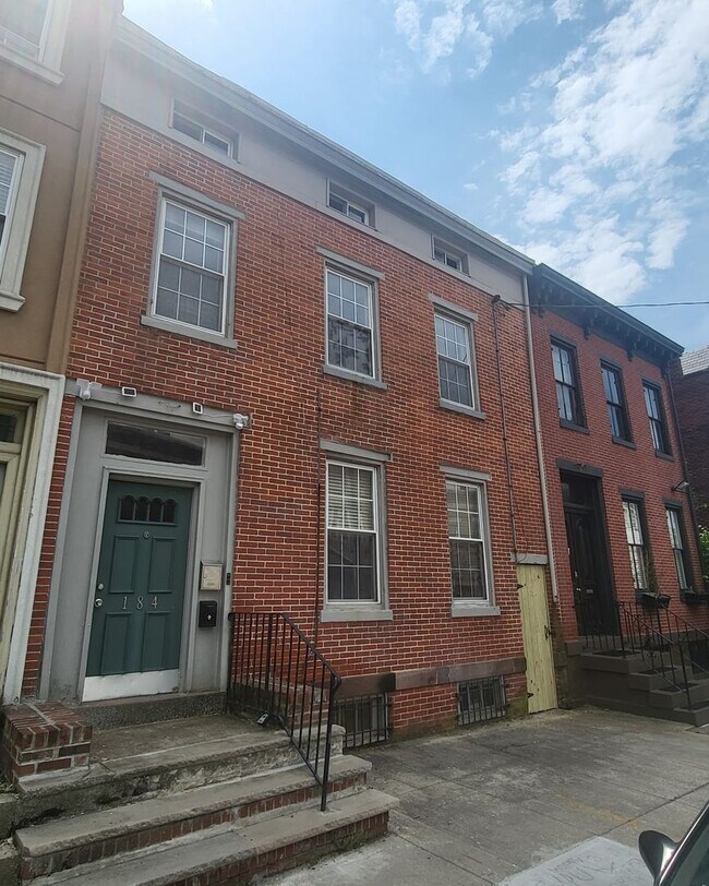 Foto del edificio - 184 Brunswick Ave