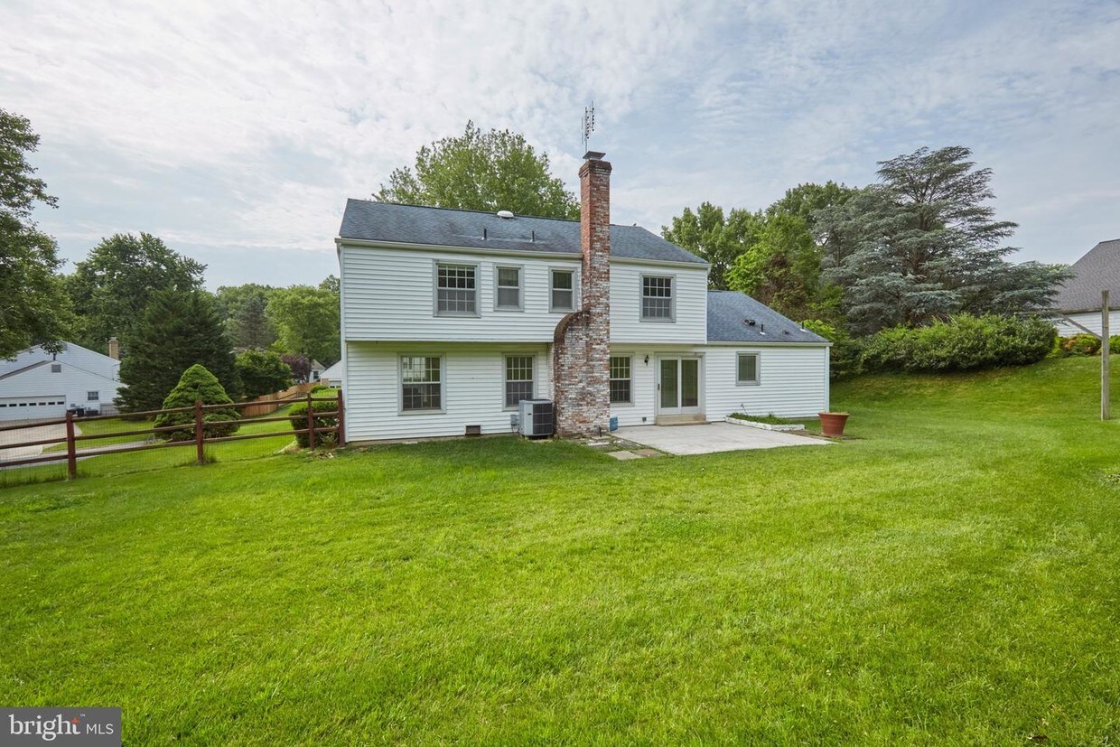 Primary Photo - 2332 Nees Ln