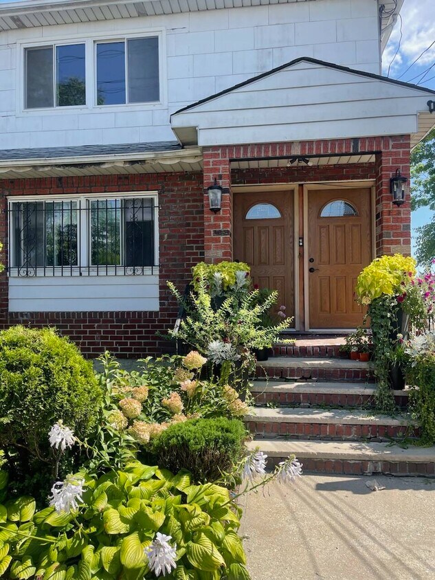 Primary Photo - 154-06 137th Ave