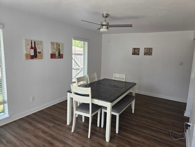 Building Photo - 210 Trellis Pl