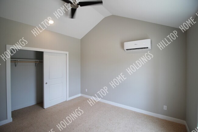 Foto del edificio - 2 Oak Terrace Ln