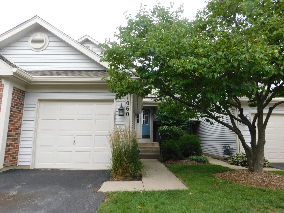 1060 Stillwater Rd, Elgin, IL 60120 Condo for Rent in Elgin, IL