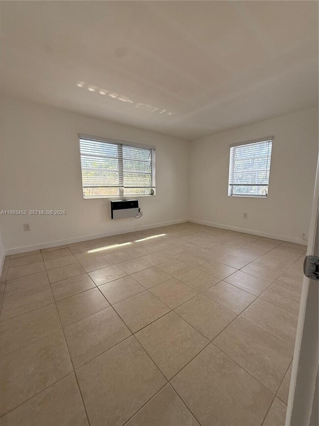 Foto del edificio - 705 NE 92nd St