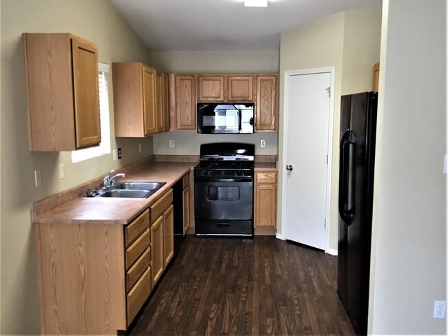 Foto del edificio - 6201 Capriccio Rd NW