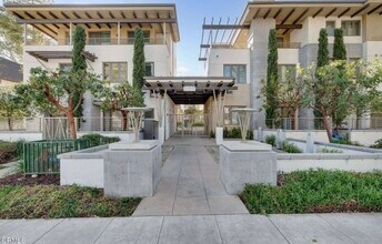 Building Photo - 239 S Marengo Ave