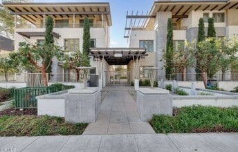 Building Photo - 239 S Marengo Ave