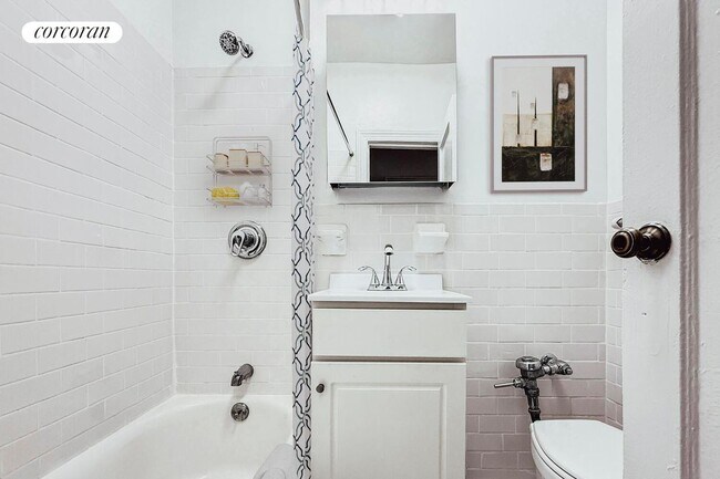 Foto del edificio - 344 W 17th St