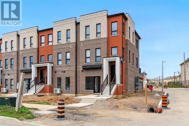 Photo du bâtiment - 71-71 Great Fls Blvd