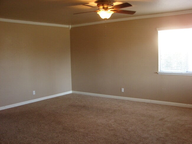 Building Photo - Cute Single Family Home in Gridley AVAILAB...