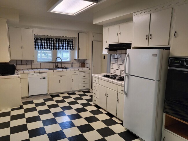 Foto del edificio - 1367 Sierra Ave