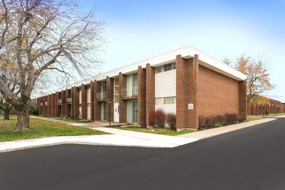 Foto principal - Amherst Manor Apartments