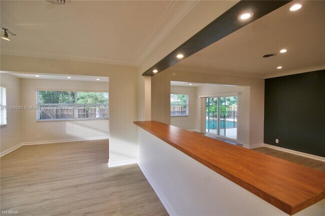 Foto del edificio - 3 br, 2 bath House - 5401 Pierce St